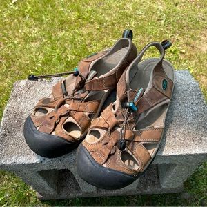 Women’s size 10.5 Keen sandals GUC